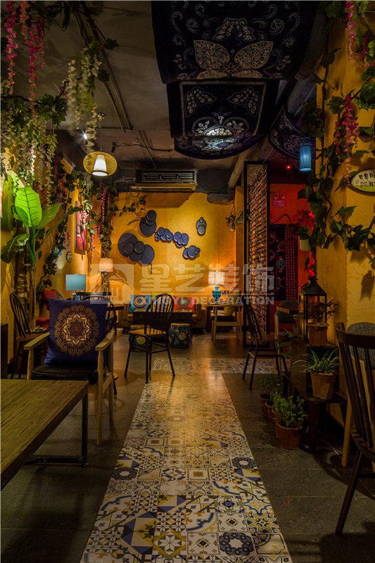 大化“因?yàn)樗浴笨Х壬铕^200平裝飾畫裝修設(shè)計(jì)實(shí)景圖