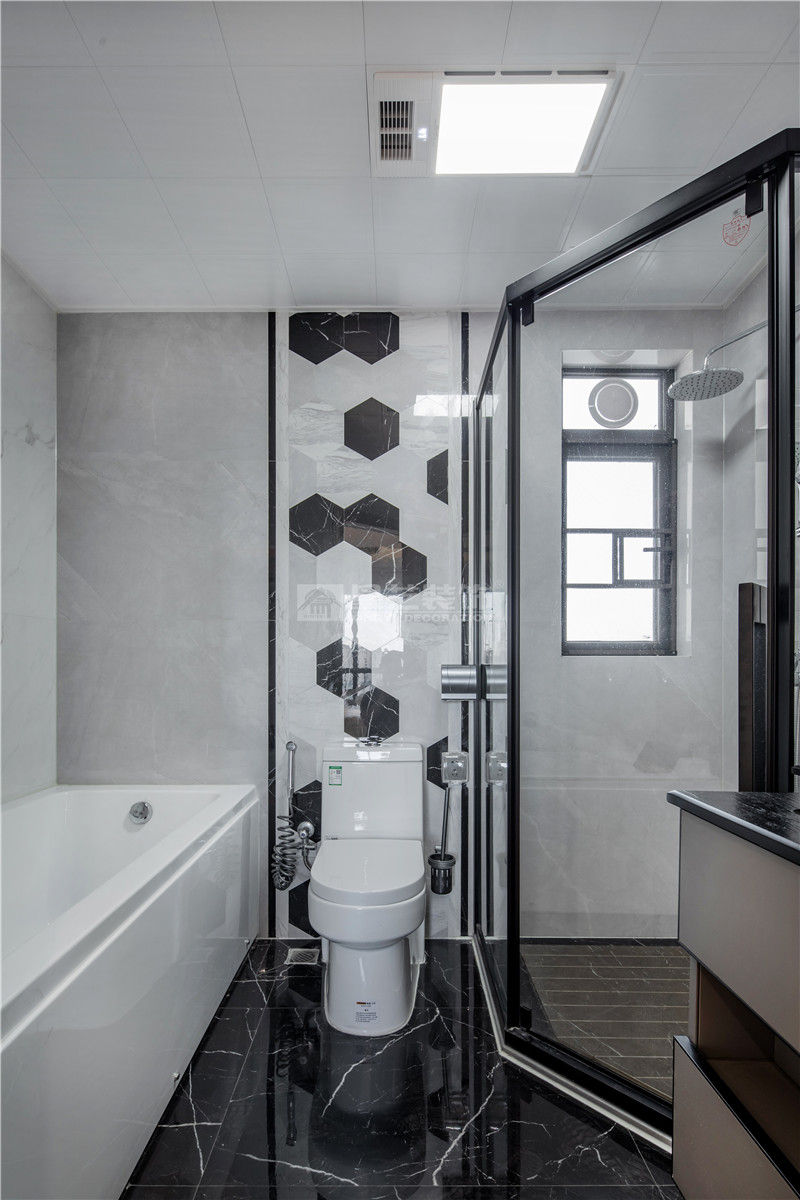 山漸青160平衛(wèi)生間裝修實景圖