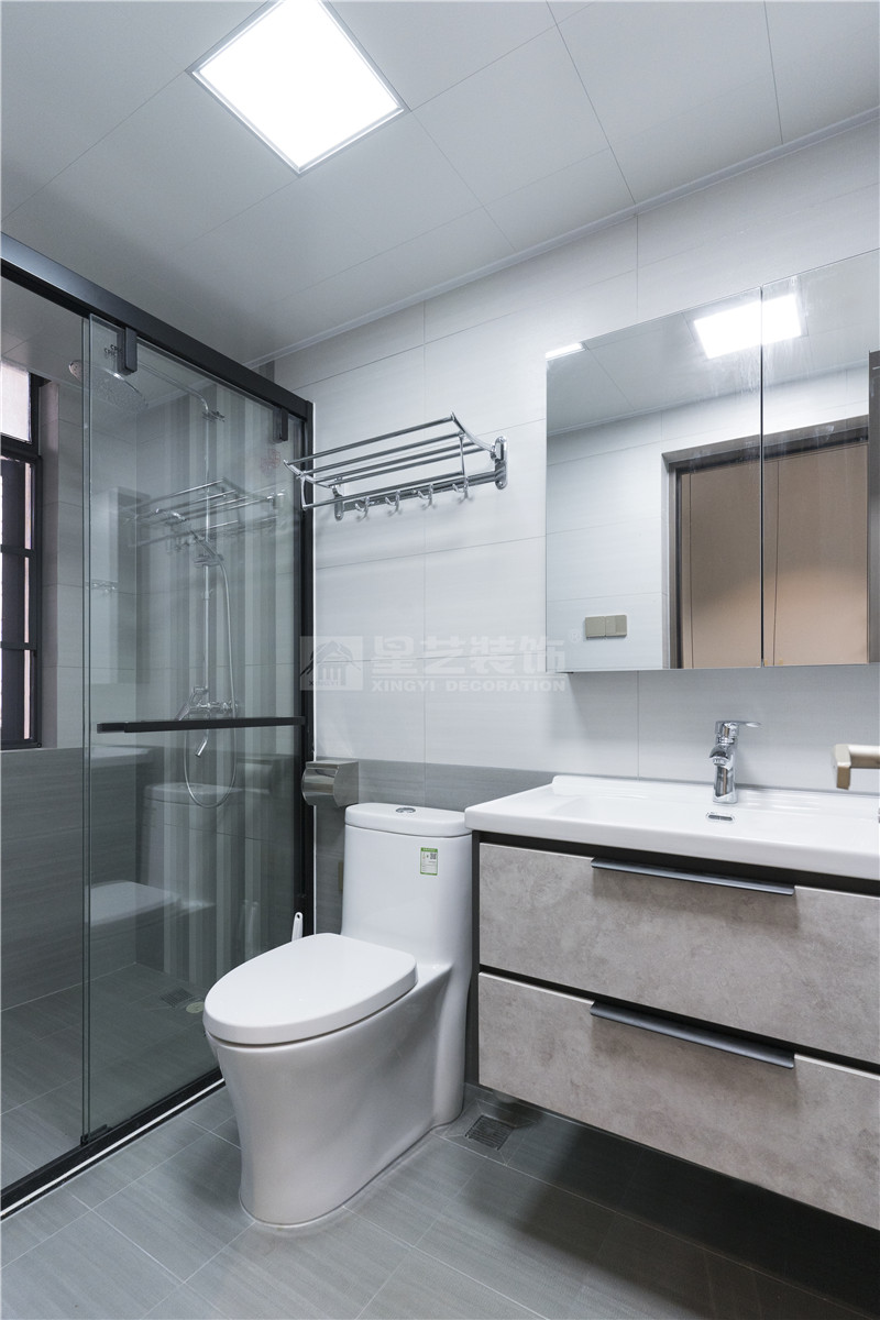 民族風情街120平衛(wèi)生間裝修實景圖