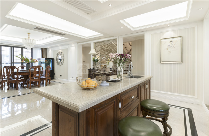 翡翠時(shí)光240平復(fù)式中導(dǎo)臺(tái)裝修實(shí)景圖