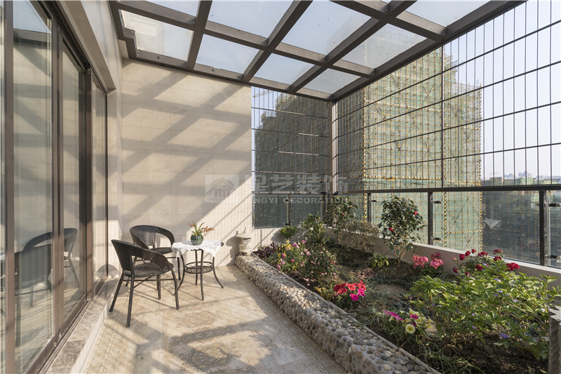 翡翠時(shí)光240平復(fù)式陽(yáng)臺(tái)裝修實(shí)景圖