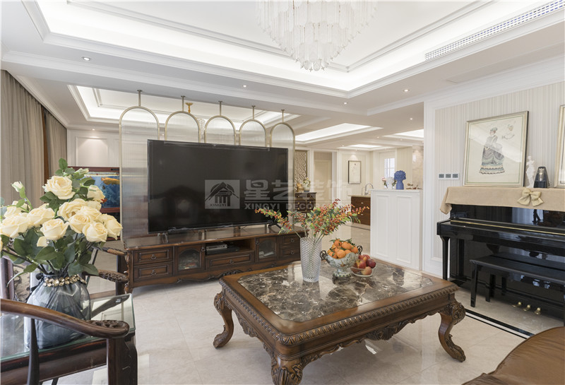 翡翠時(shí)光240平復(fù)式客廳裝修實(shí)景圖