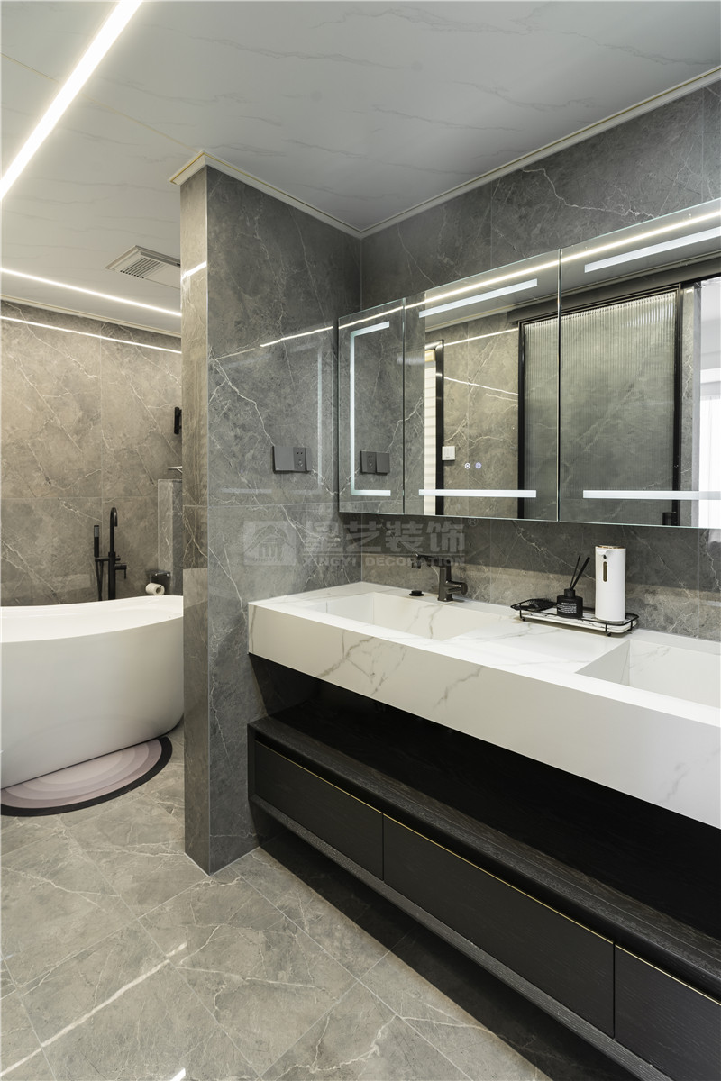 龍光玖譽湖145平衛(wèi)生間裝修實景圖