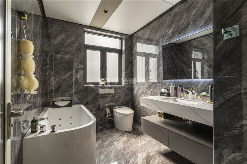 唐越青山 260平復式衛(wèi)生間裝修實景圖