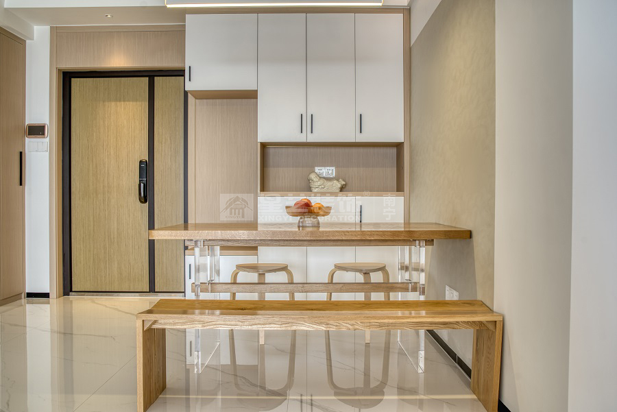 保利冠江墅143平原木風格餐廳裝修實景