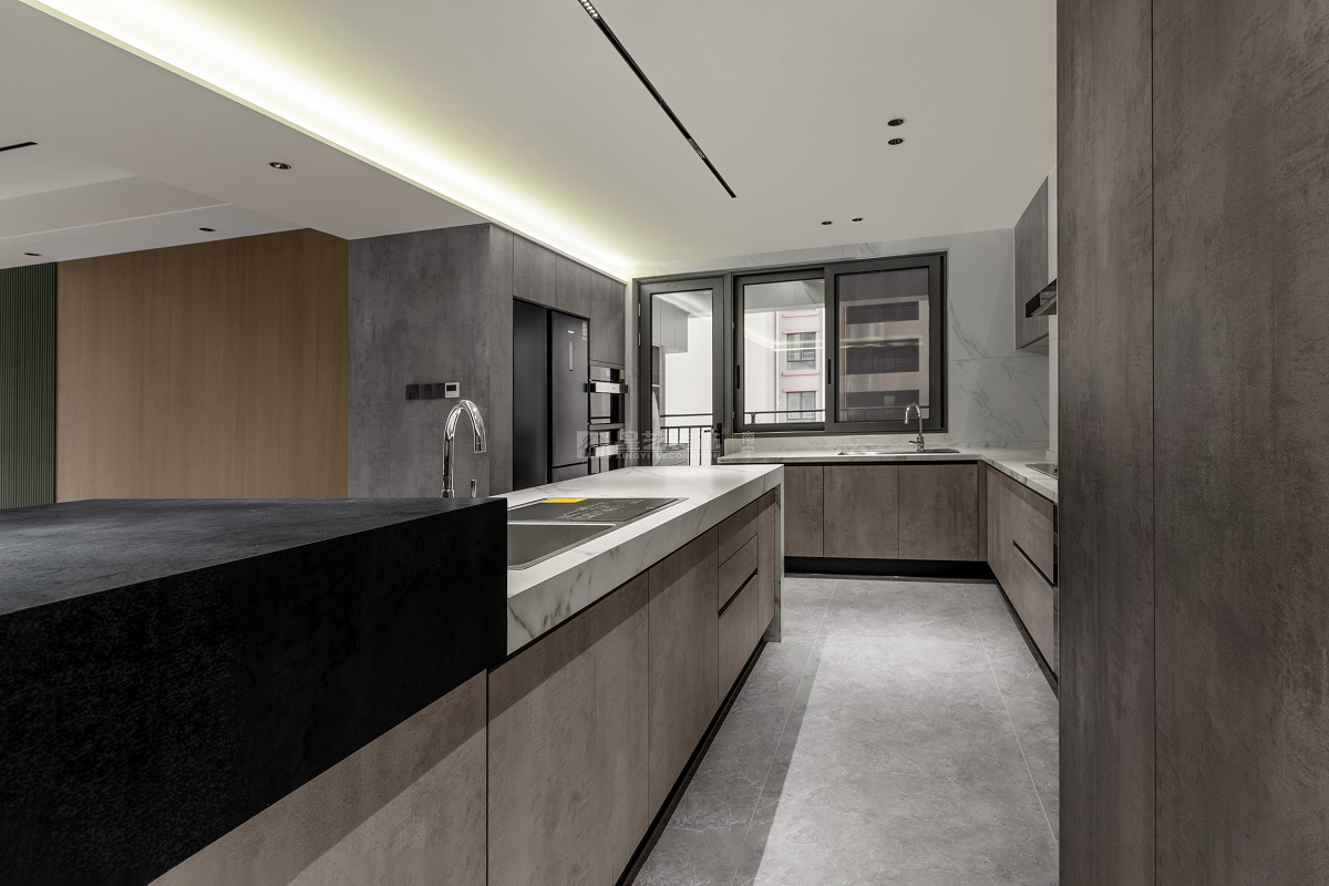 碧貴園230平現(xiàn)代風格廚房裝修實景