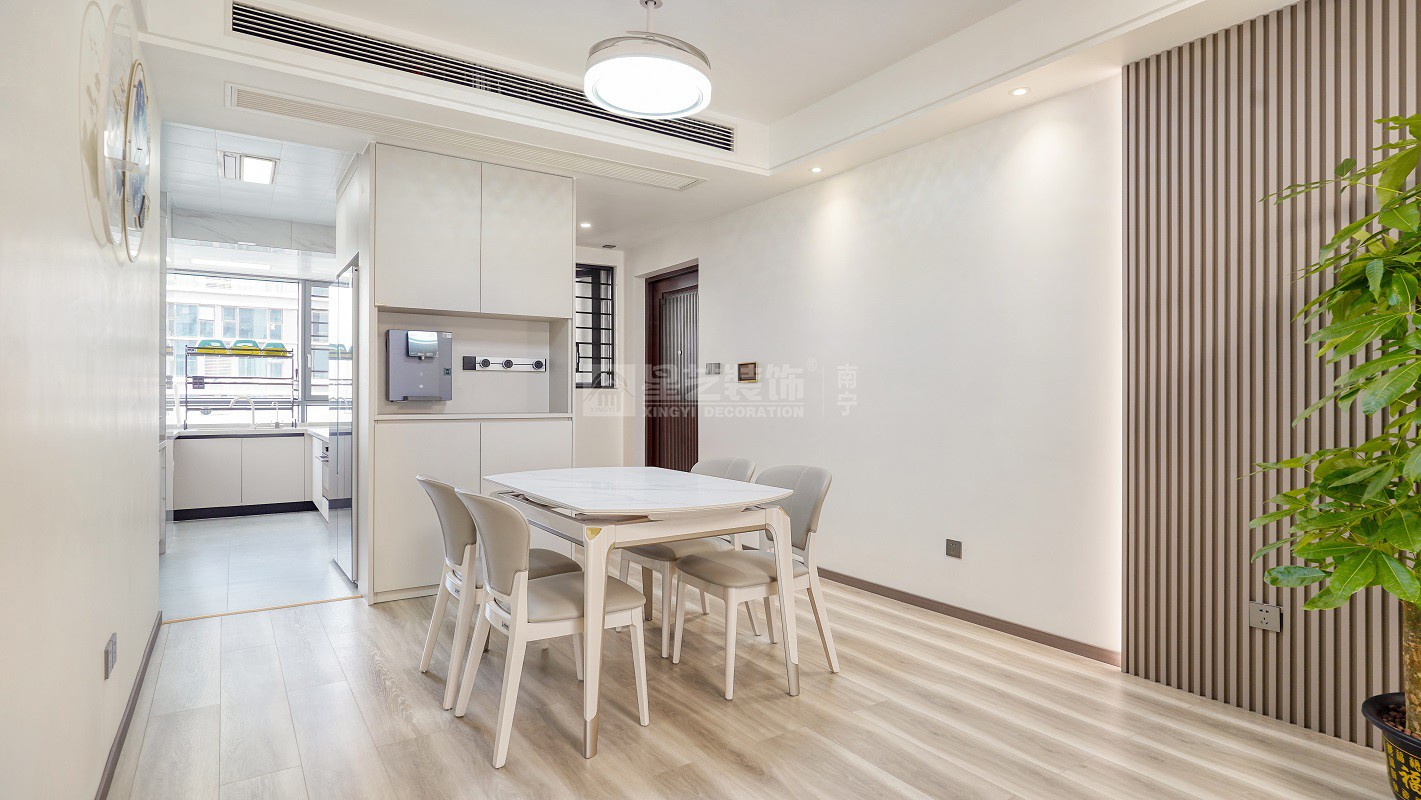 建發(fā)央璽129平現(xiàn)代簡約餐廳裝修實景