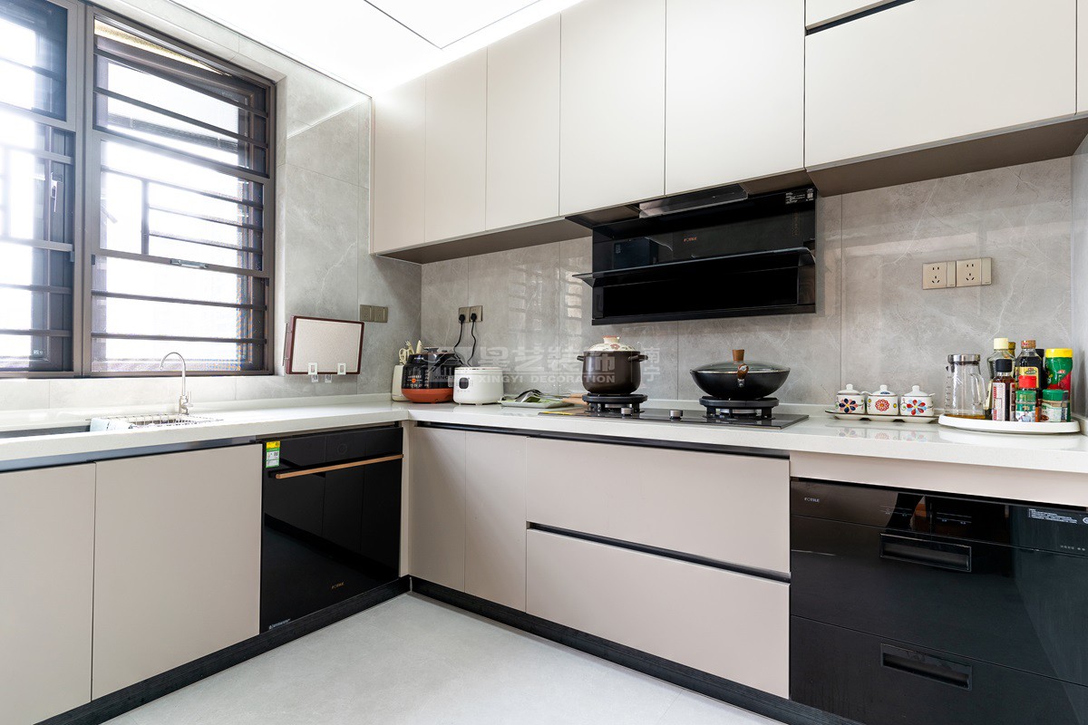 盛邦濱江府200平現(xiàn)代極簡廚房裝修實(shí)景