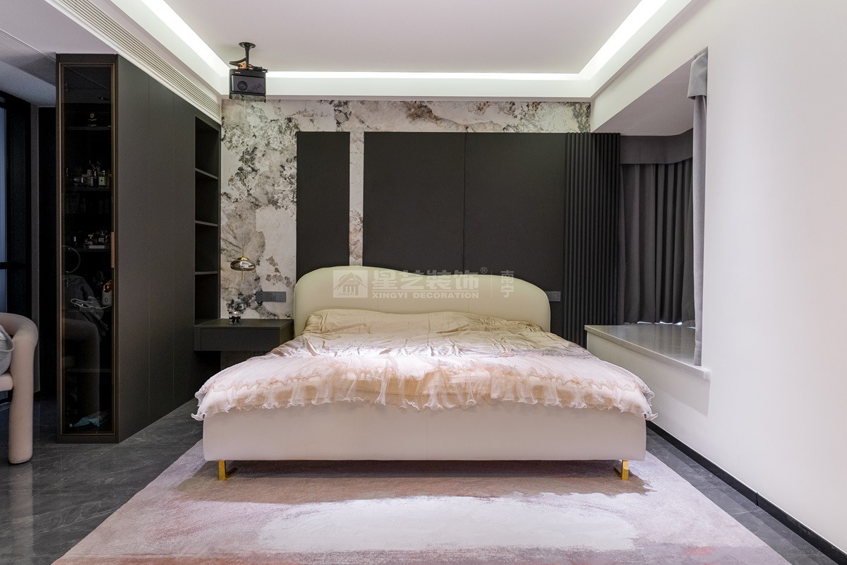 美的悅江府130平輕奢意式臥室裝修實(shí)景