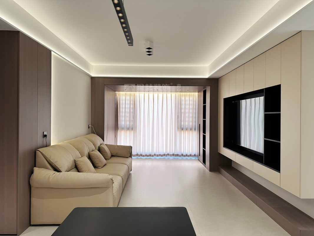 領(lǐng)譽府115平現(xiàn)代簡約客廳裝修實景
