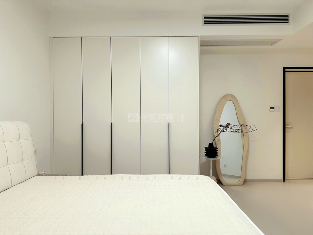 電網(wǎng)小區(qū)146平奶油風格臥室裝修實景