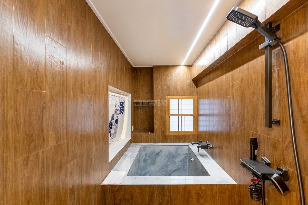 綠地中央廣場40平衛(wèi)生間裝修實景