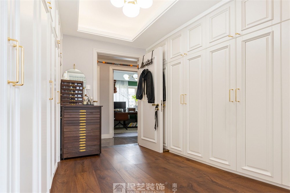 盛天青山郡120平法式復古衣帽間裝修實景圖