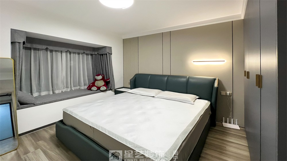 保利領譽府132平現(xiàn)代簡約臥室裝修實景
