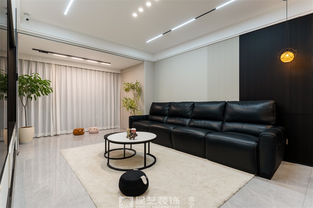 保利領譽府132平現(xiàn)代簡約客廳裝修實景