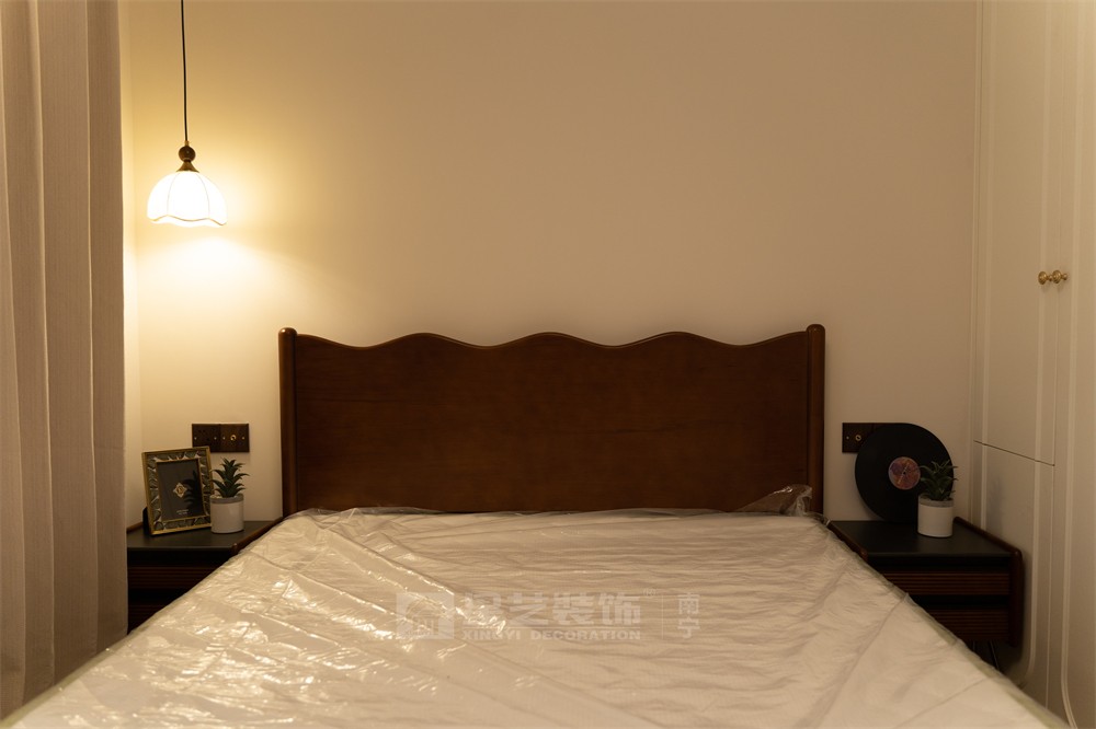 星海銀沙100平中古風臥室裝修實景