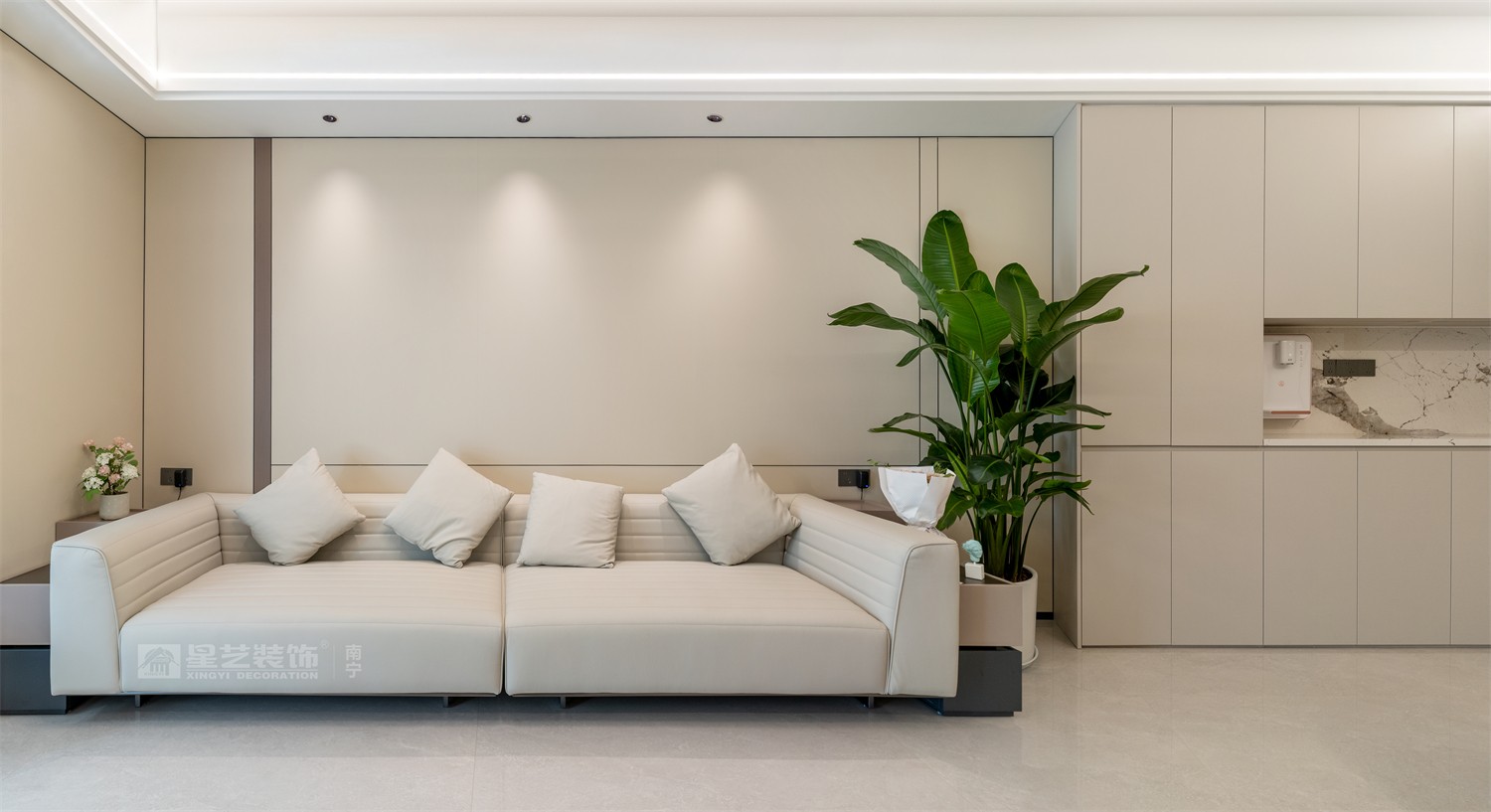 華潤(rùn)西園悅府118平現(xiàn)代簡(jiǎn)約客廳裝修完工實(shí)景圖