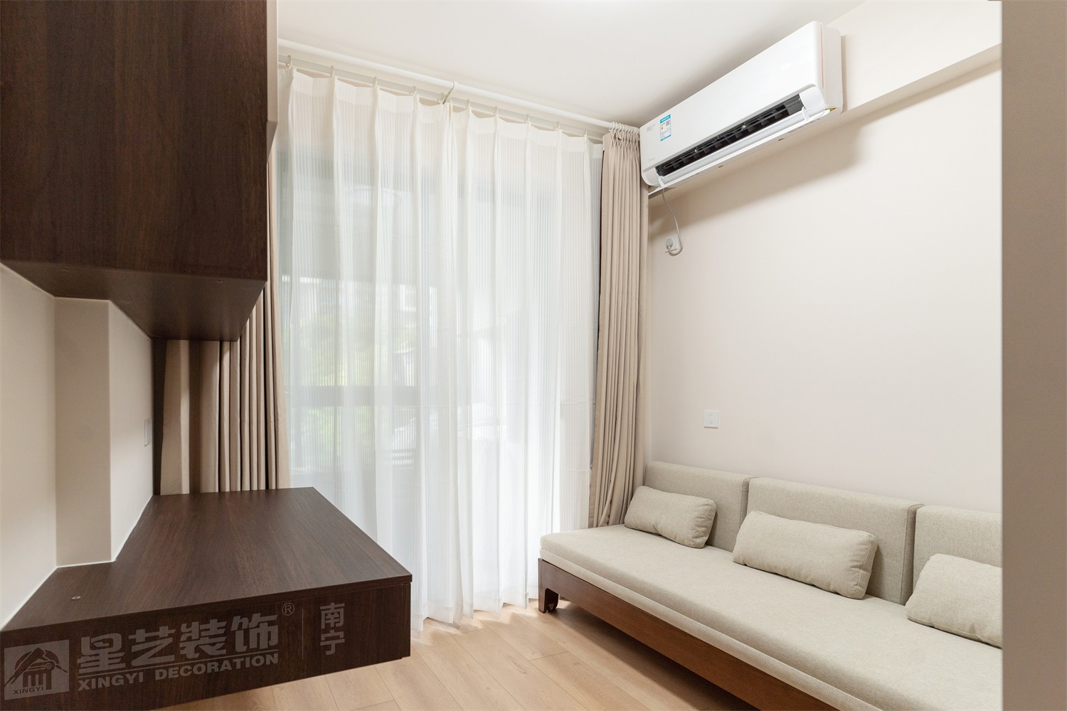 榮和中央公園110平現(xiàn)代簡約風(fēng)書房裝修完工實景圖