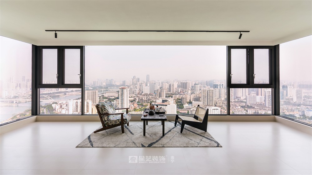 上水灣200平現(xiàn)代原木風(fēng)陽(yáng)臺(tái)裝修完工實(shí)景圖