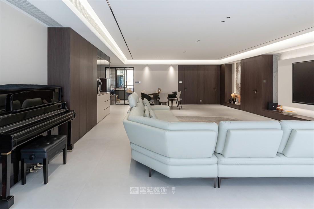 大唐臻觀196平現(xiàn)代簡(jiǎn)約客廳裝修完工實(shí)景