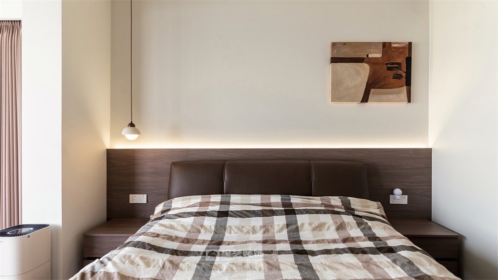 上水灣200平現(xiàn)代原木風(fēng)臥室裝修完工實(shí)景圖