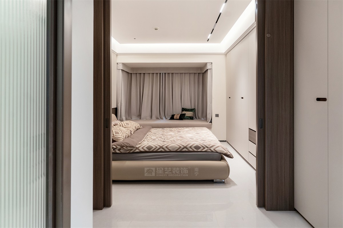 華潤(rùn)西園潤(rùn)府143平意式輕奢臥室裝修完工實(shí)景圖