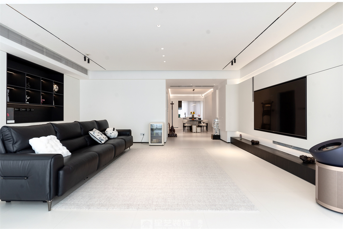 冠江墅169平現(xiàn)代極簡客廳完工裝修實景圖