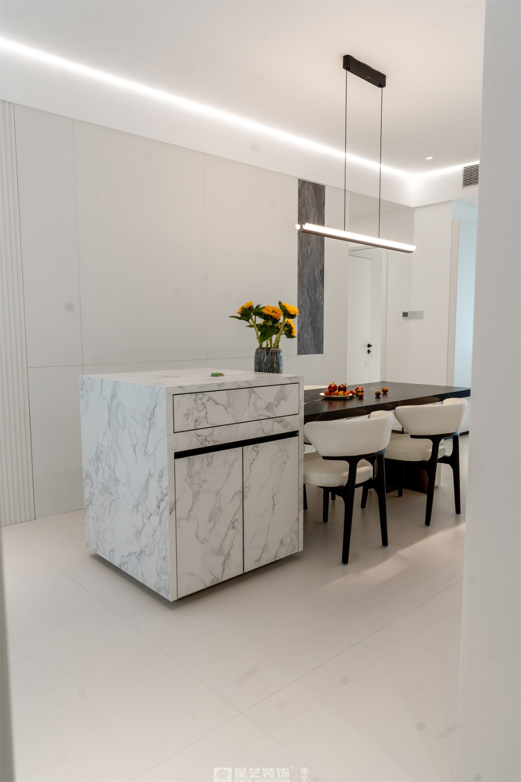 冠江墅169平現(xiàn)代極簡餐廳完工裝修實景圖