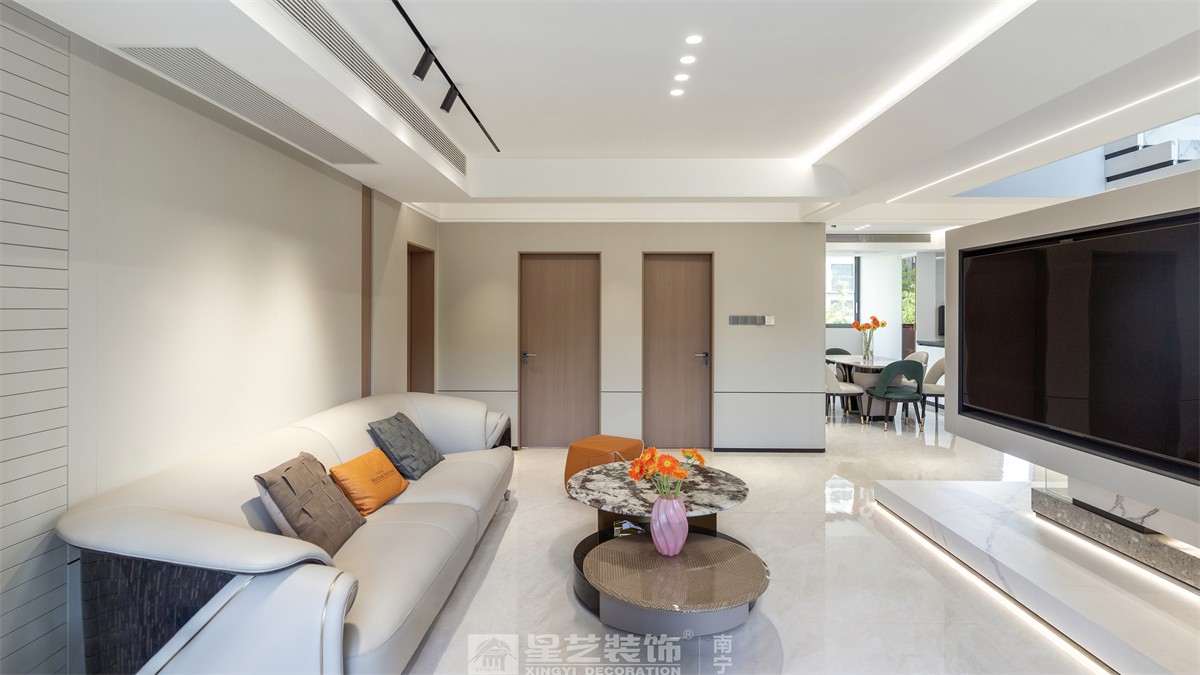 德澤苑220平現(xiàn)代簡(jiǎn)約客廳裝修完工實(shí)景圖