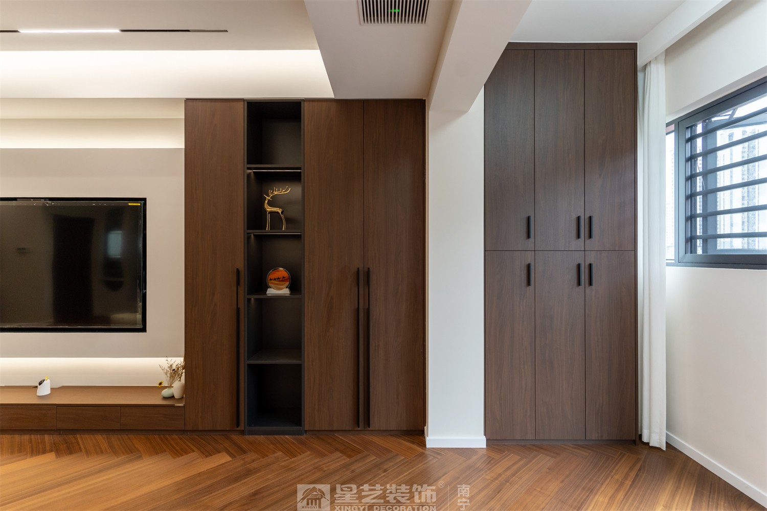 二中新民小區(qū)意式輕奢陽(yáng)臺(tái)裝修完工實(shí)景圖