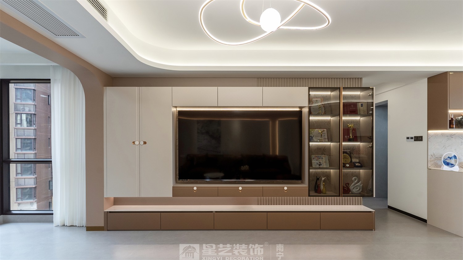 龍光天瀛140平意式輕奢客廳裝修完工實景圖