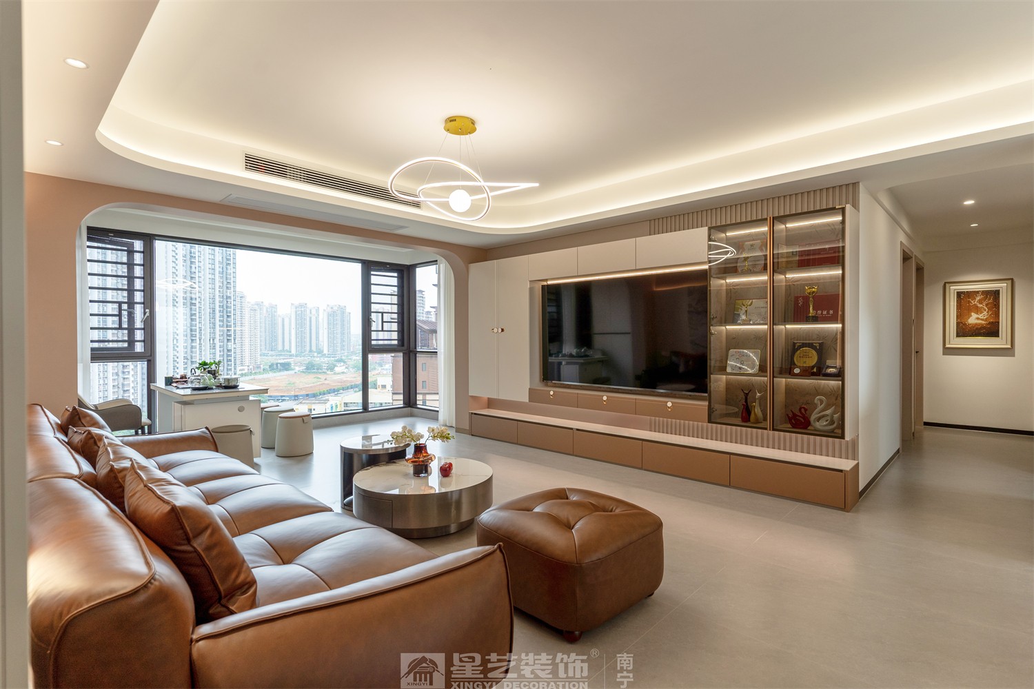 龍光天瀛140平意式輕奢客廳裝修完工實景圖