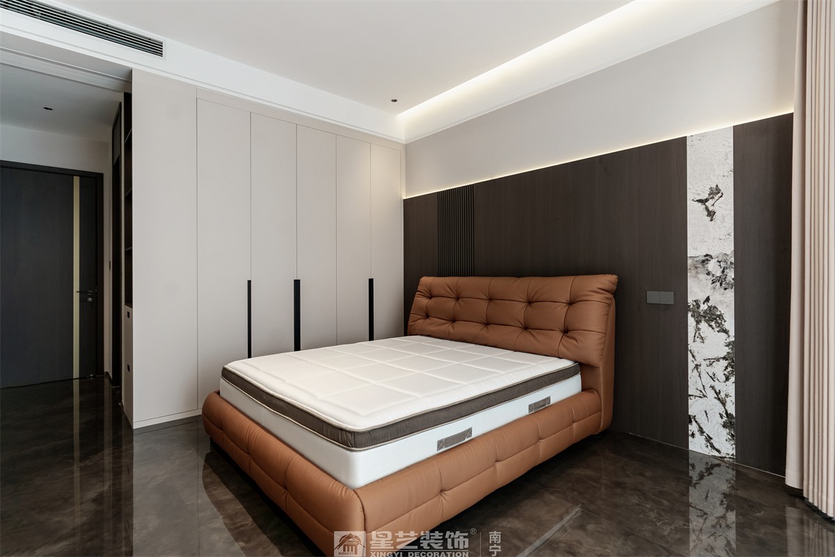 保利君悅灣200平輕奢臥室裝修完工實景圖