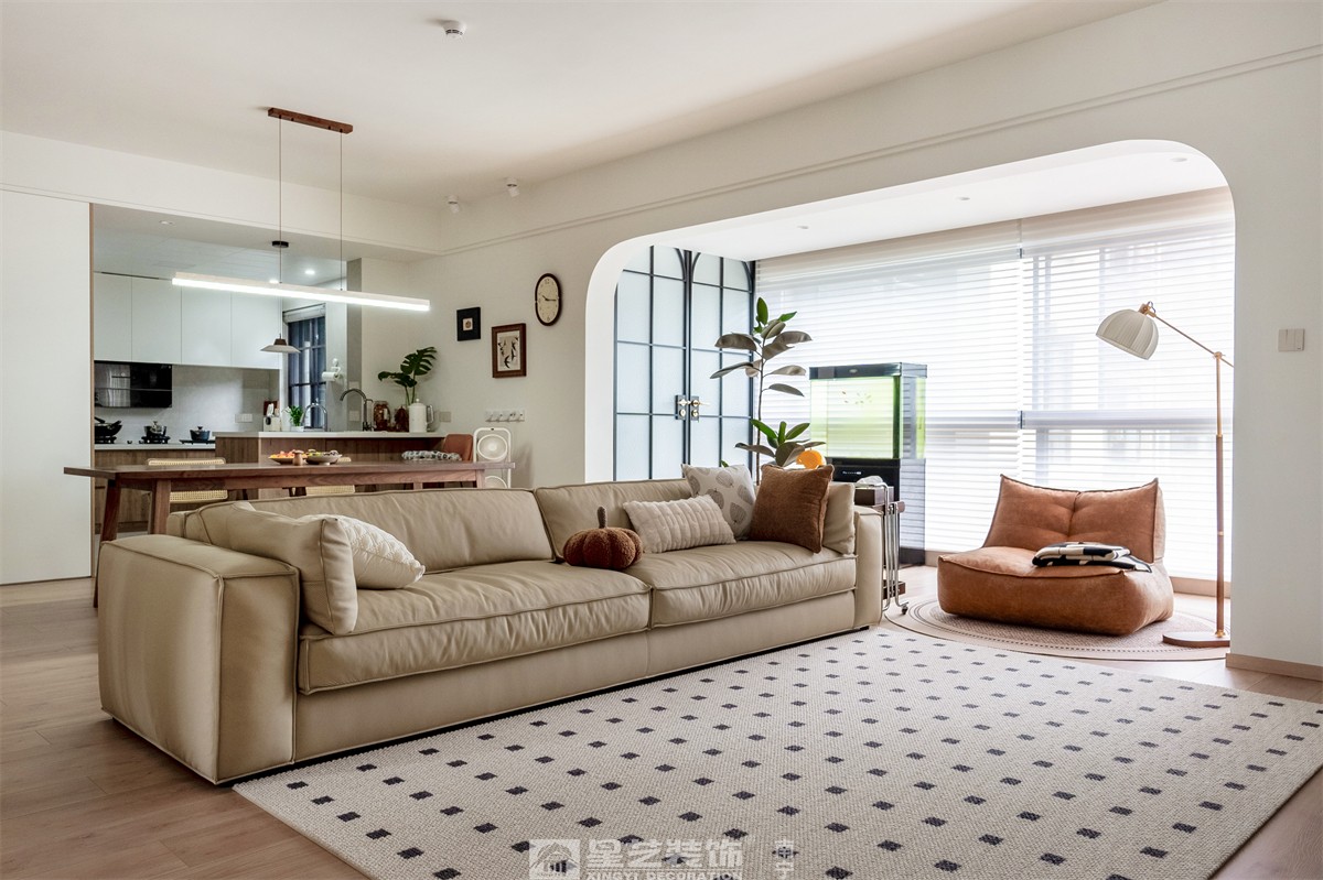 金科博翠山180平中古風裝修客廳完工實景圖