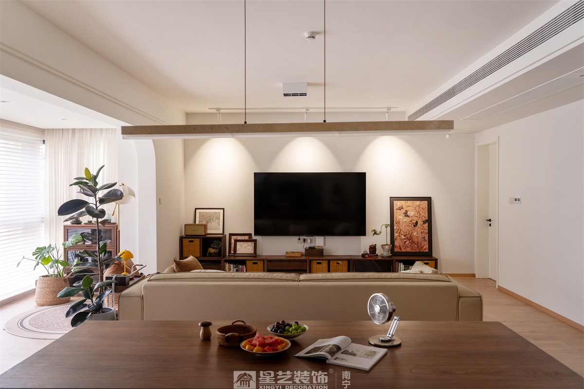 金科博翠山180平中古風裝修客廳完工實景圖