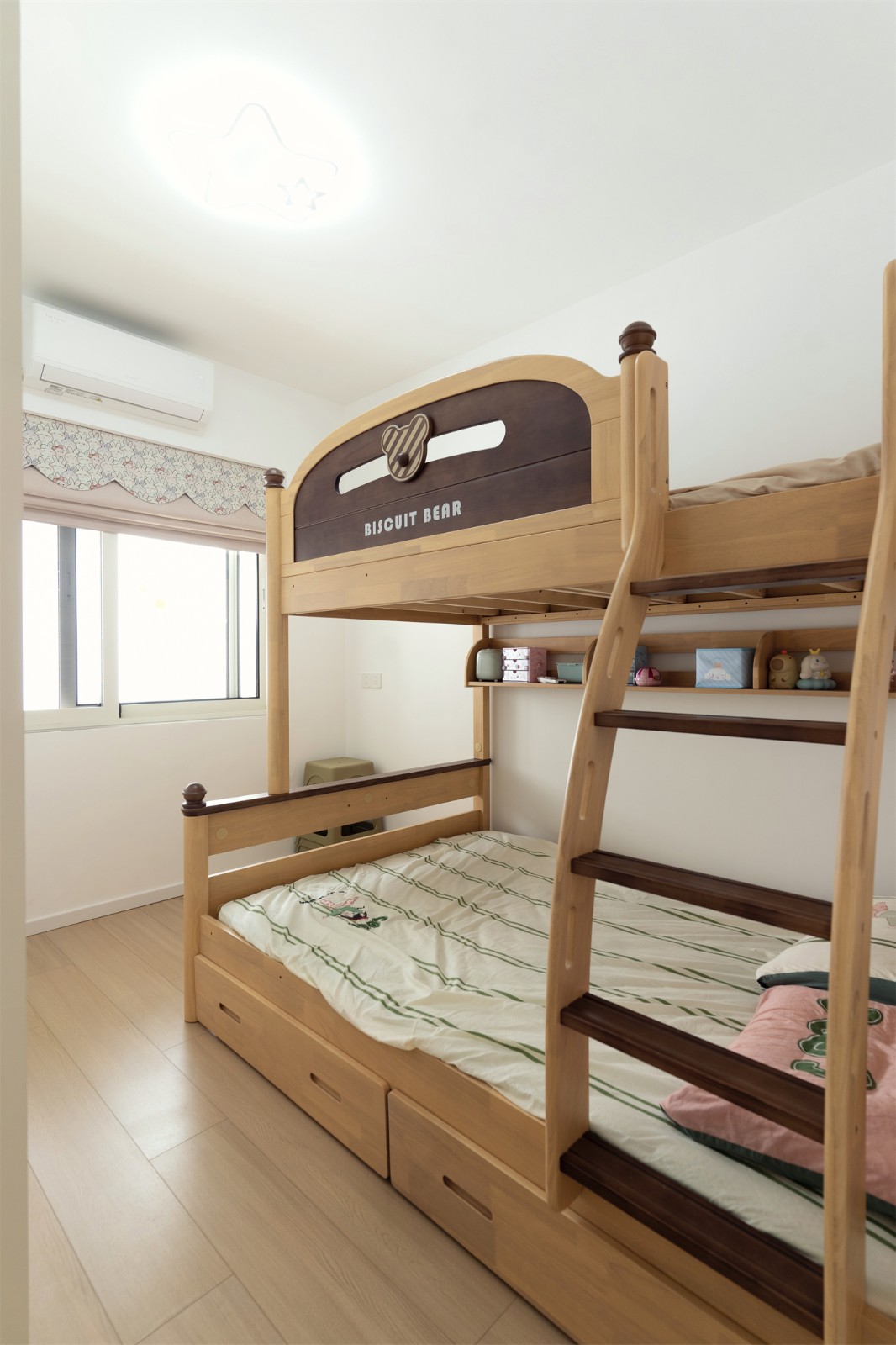 保利領秀廣場75平奶油風臥室裝修實景圖