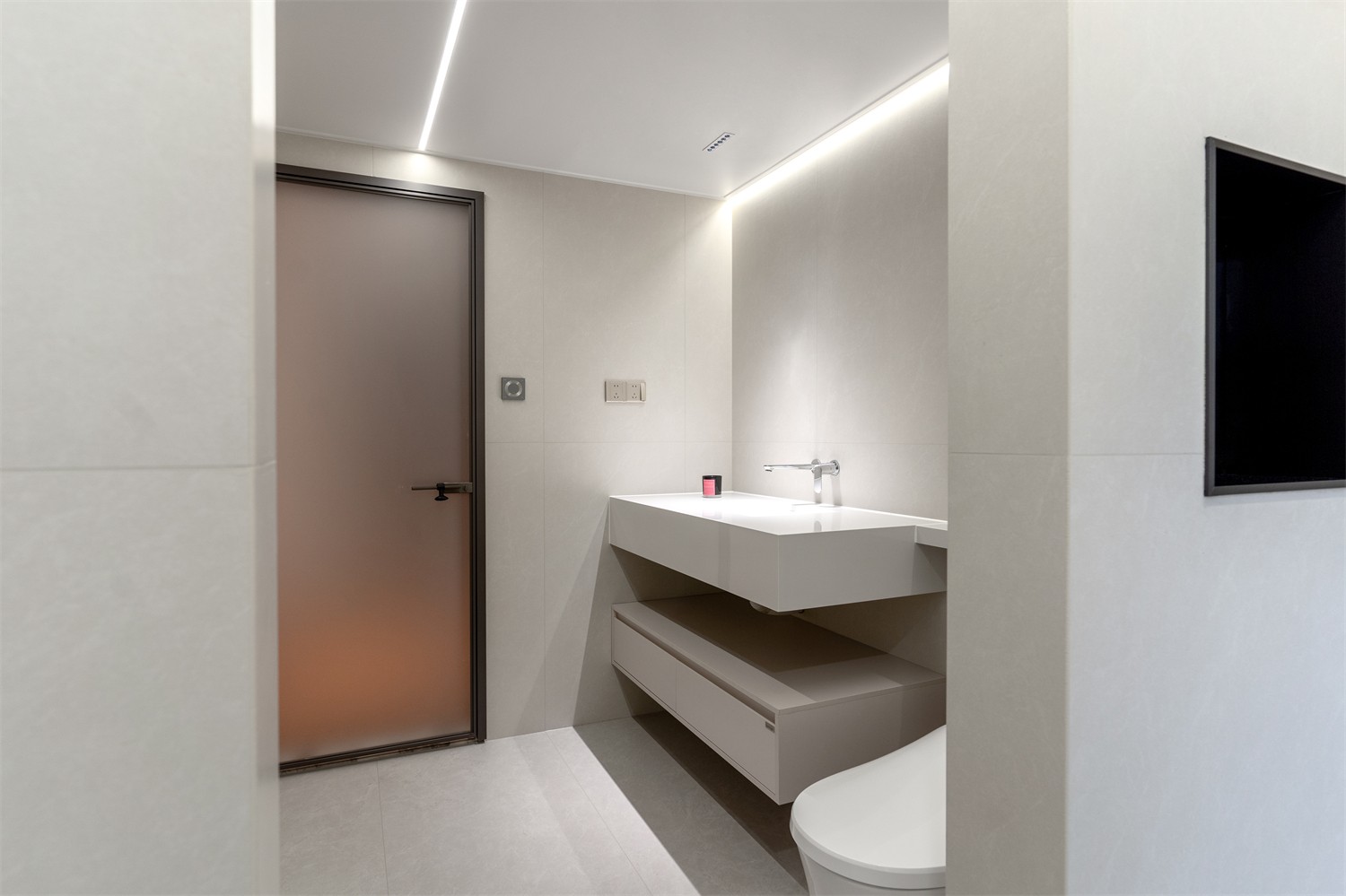 龍光玖瓏湖271平現(xiàn)代風格衛(wèi)生間裝修實景圖