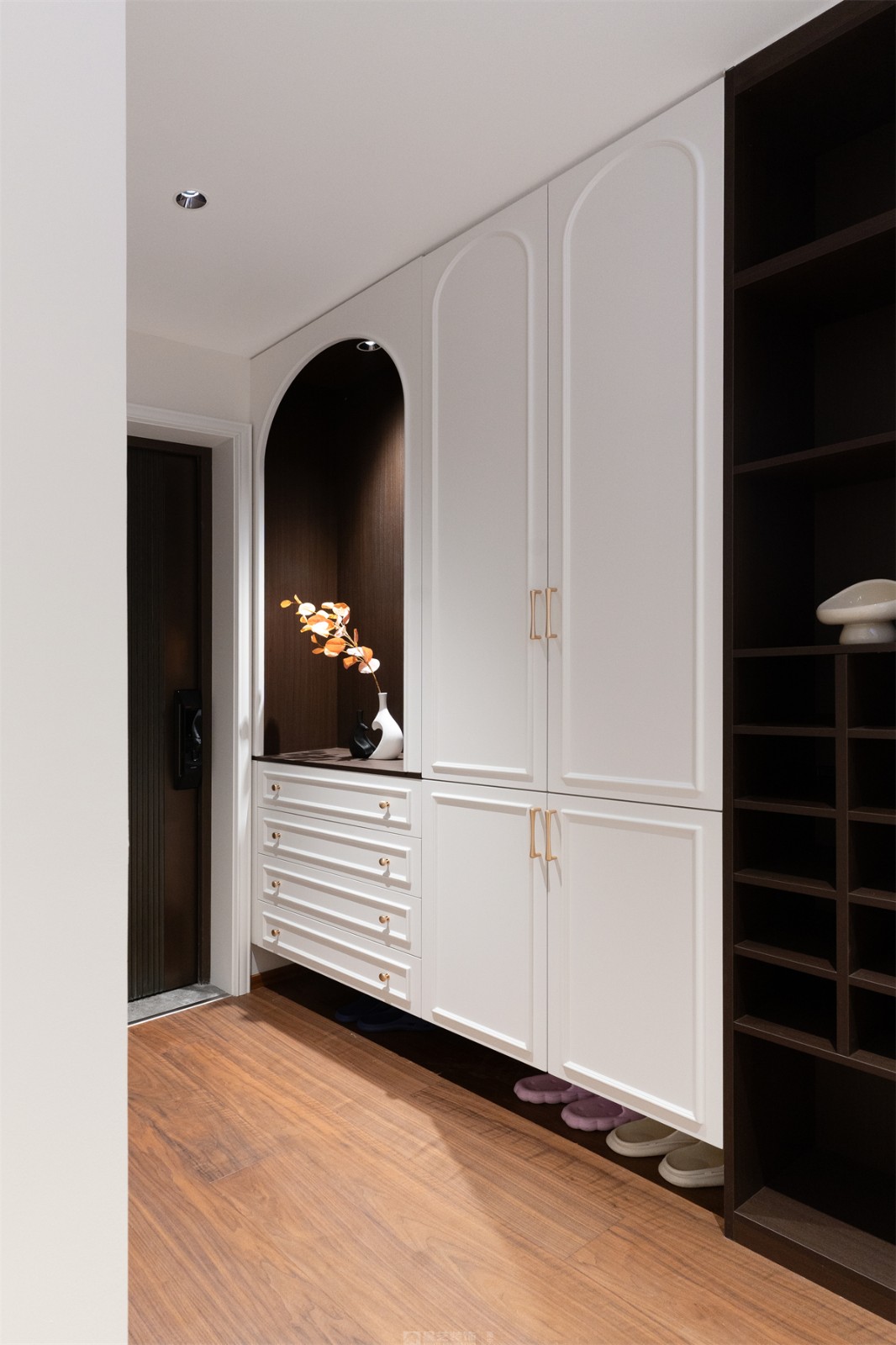 建發(fā)縵云143平法式風(fēng)格入戶裝修實(shí)景圖