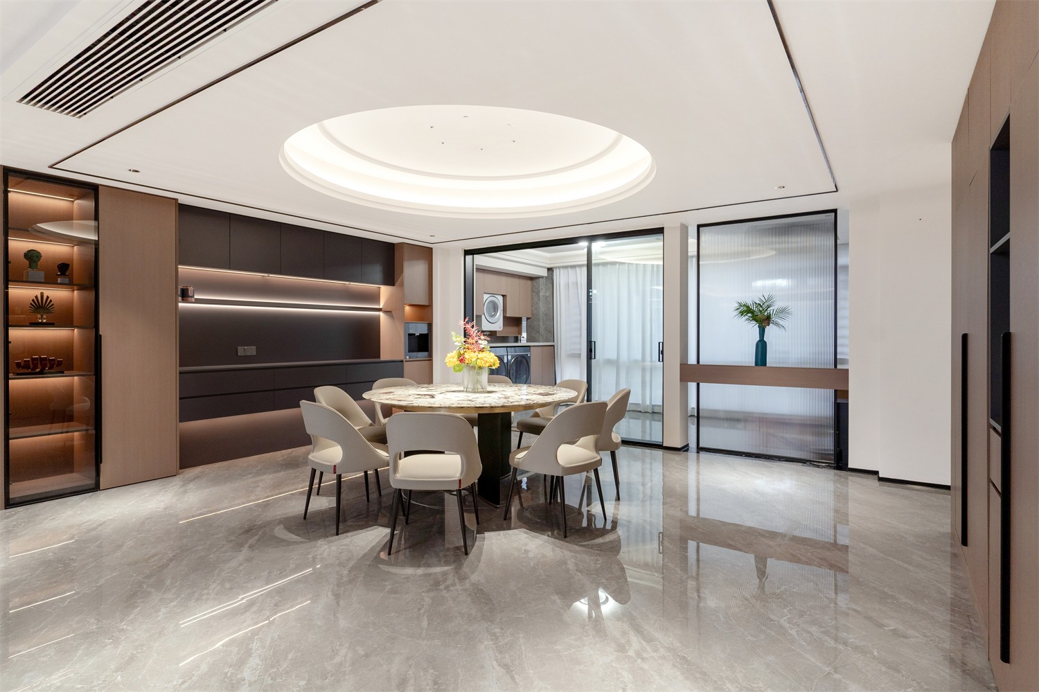 龍光玖瓏湖271平現(xiàn)代風格餐廳裝修實景圖