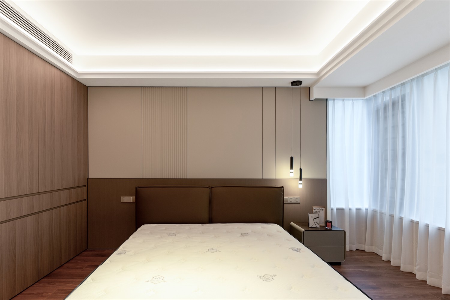 龍光玖瓏湖271平現(xiàn)代風格臥室裝修實景圖