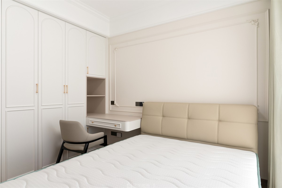 建發(fā)縵云143平法式風(fēng)格臥室裝修實(shí)景圖