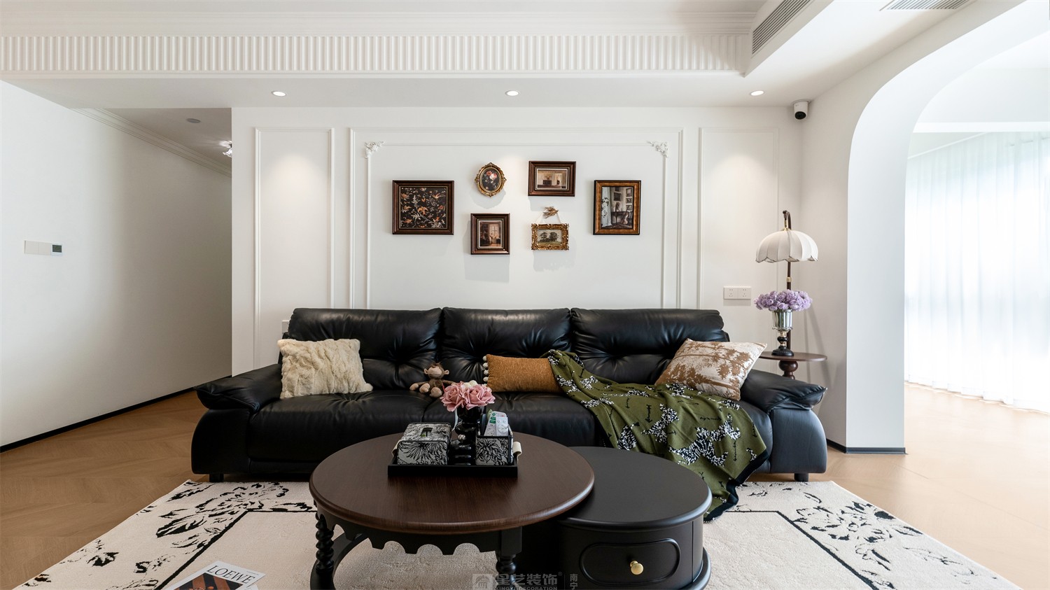 東方尊府118平中古風(fēng)客廳裝修完工實(shí)景圖