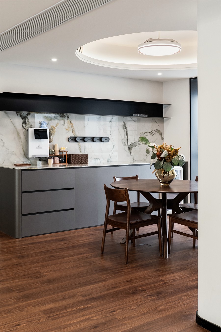 建發(fā)養(yǎng)云184平現(xiàn)代風(fēng)格餐廳裝修完工實景圖